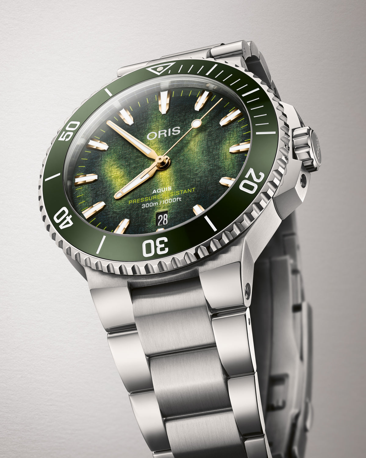 Oris Aquis Date 41.5mm Kelp Forest Limited Edition 01 733 7787 4187-Set