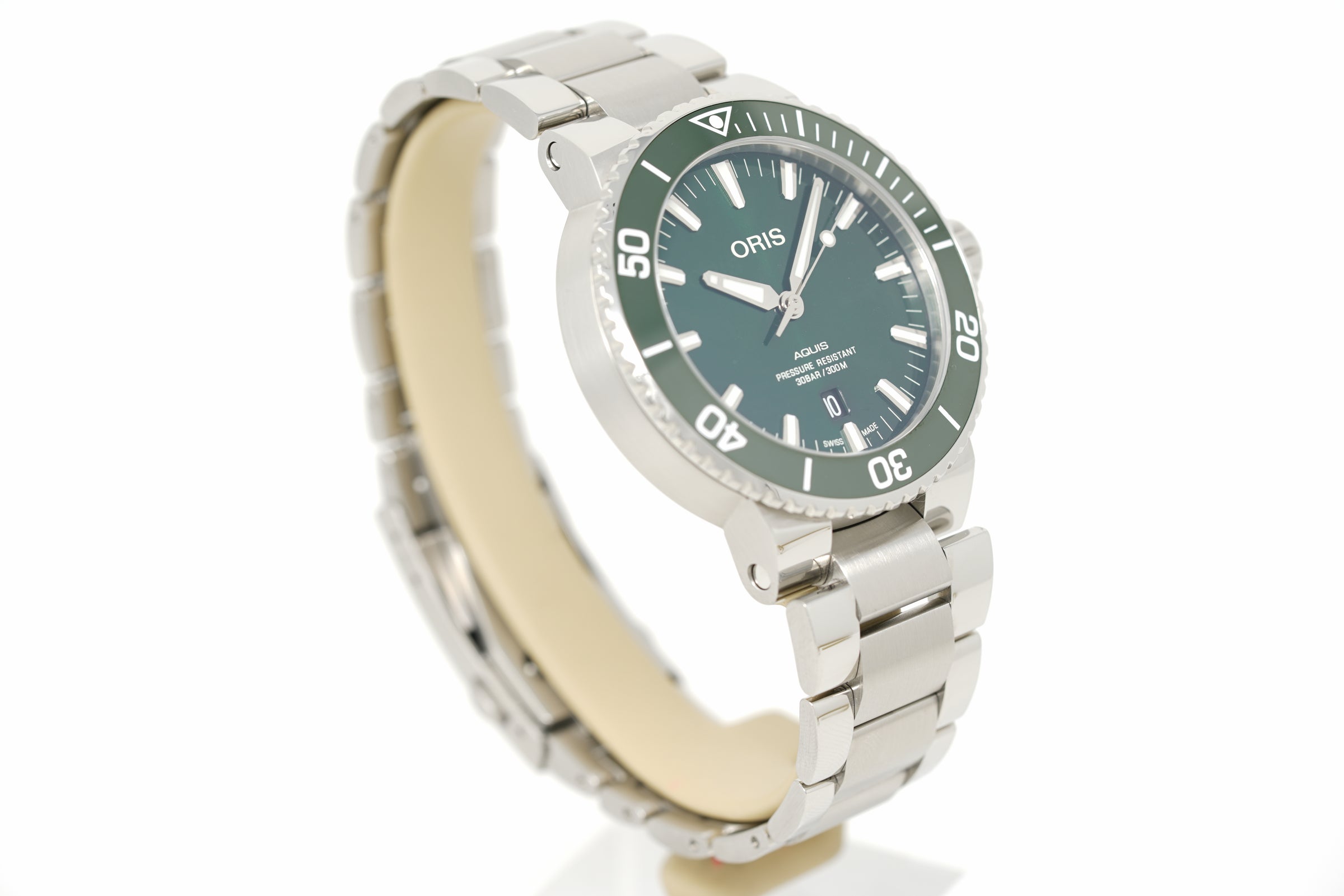Pre-Owned Oris Aquis Date 01 733 7730 4157-07 8 24 05PEB