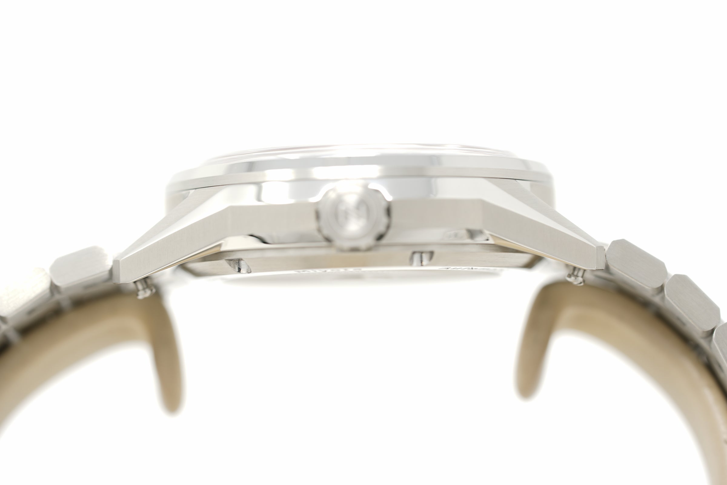 Pre-Owned Zelos Helica 39 'Red Opal'