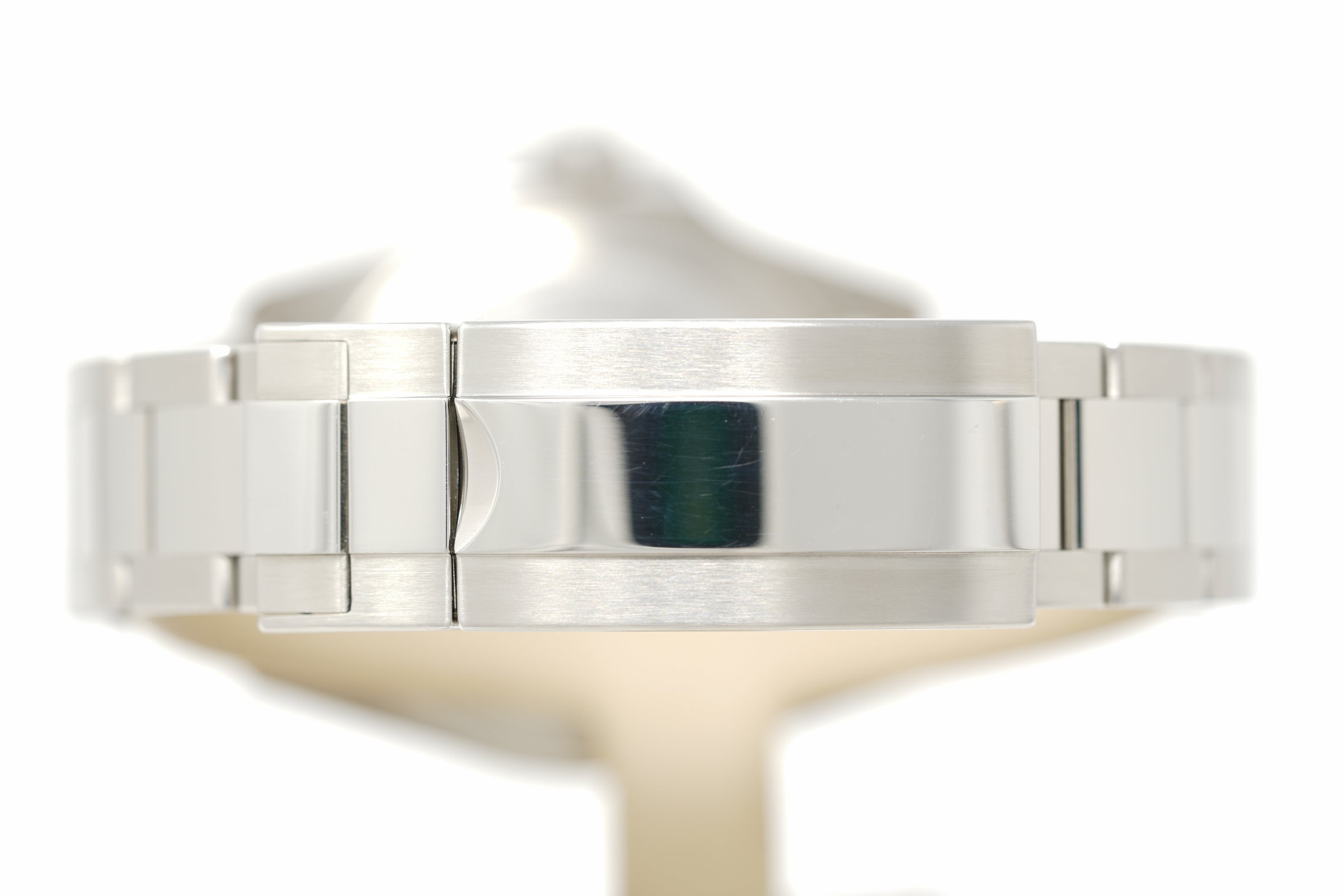 Pre-Owned Ginault Expeditioner Pearl White