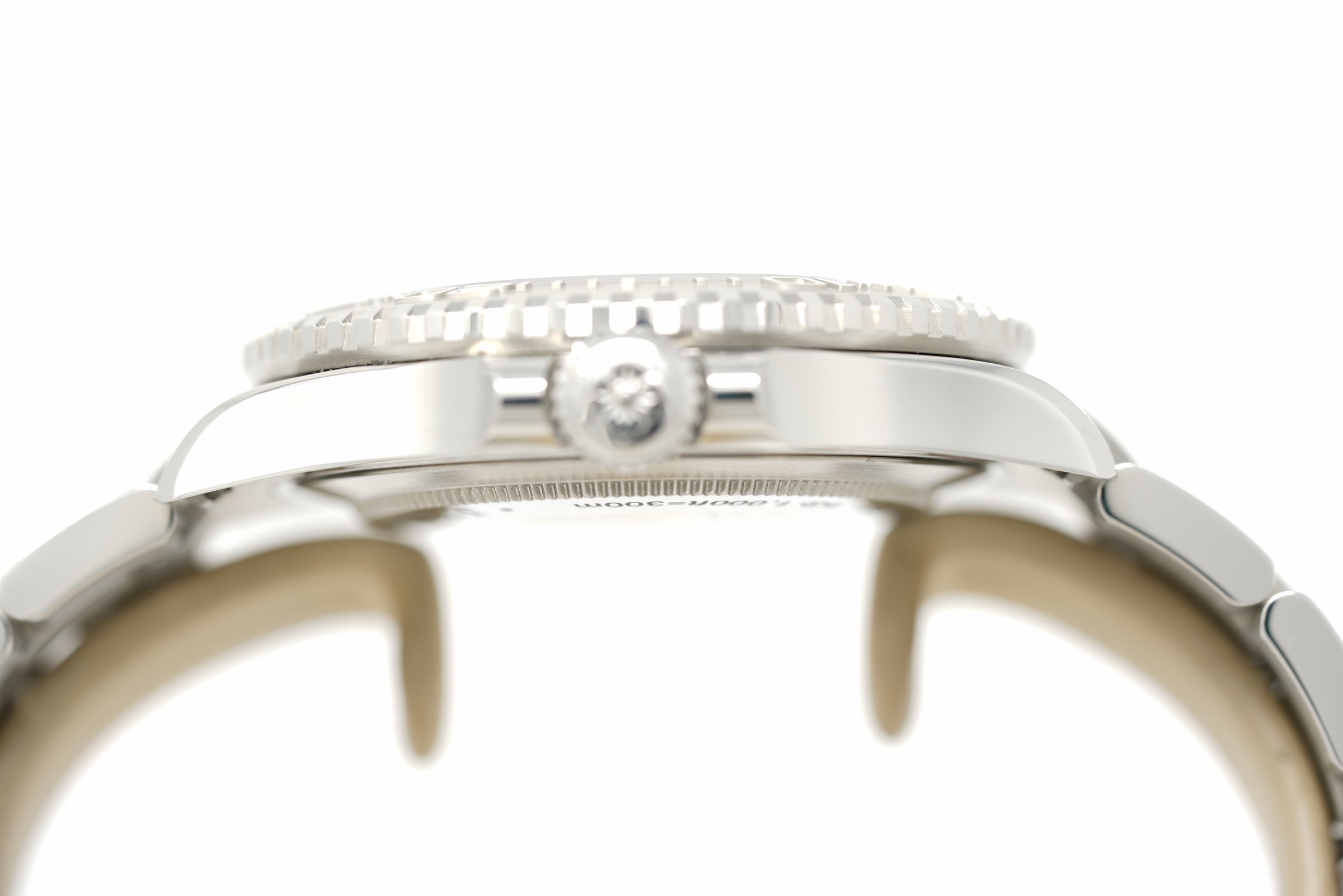 Pre-Owned Ginault Expeditioner Pearl White