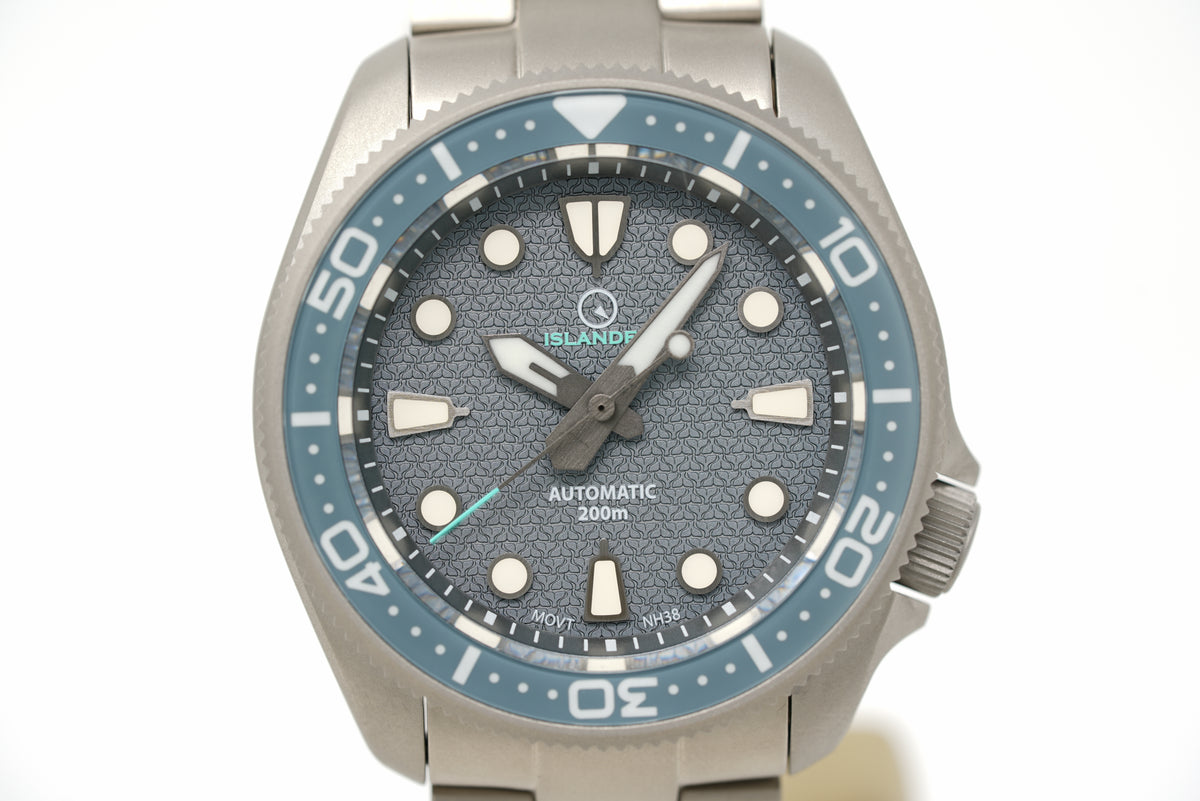 Pre-Owned Islander Sands Point Titanium Diver Grey Whale Tail ISL-259