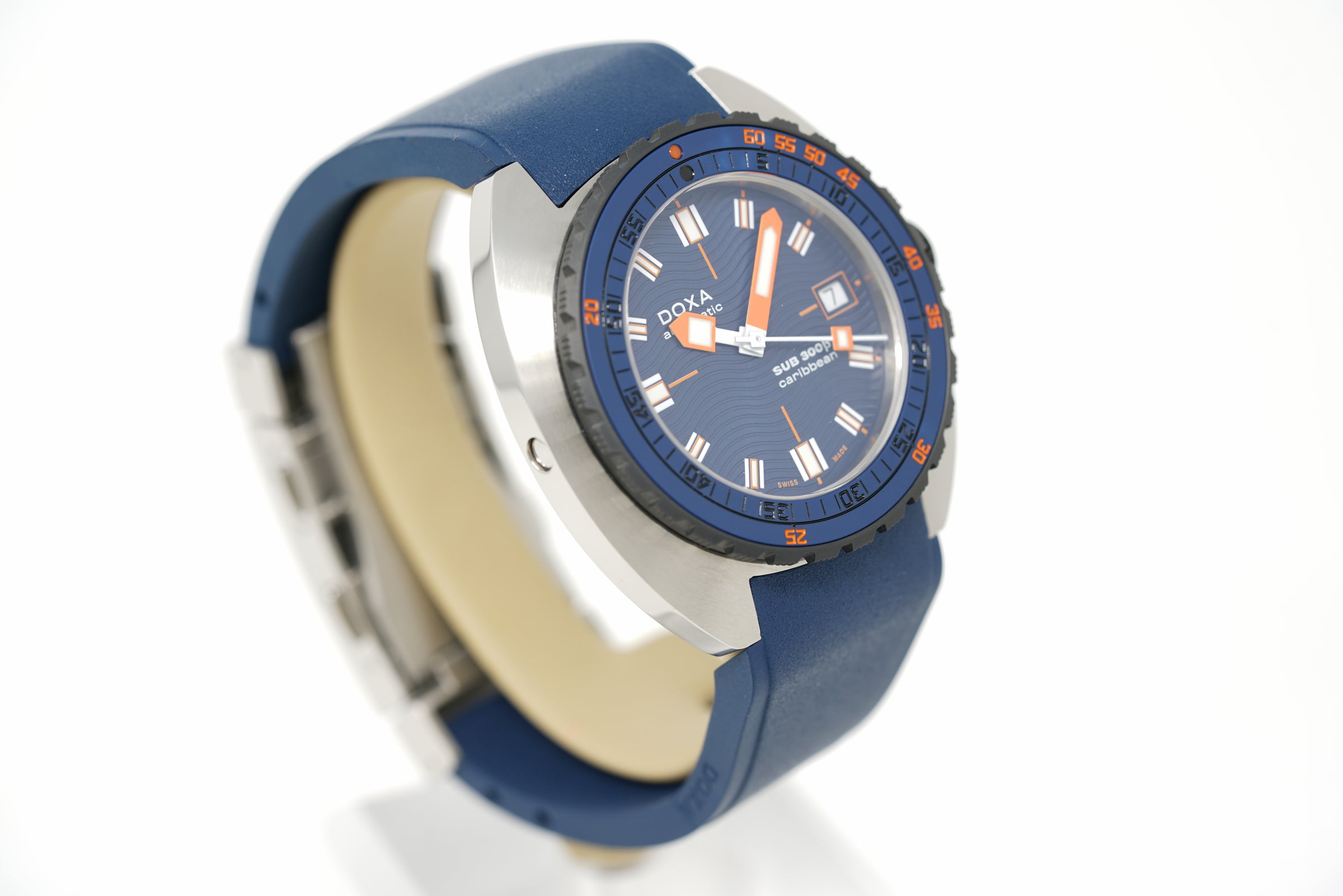 Pre-Owned Doxa SUB 300ß Caribbean 830.10.201.32