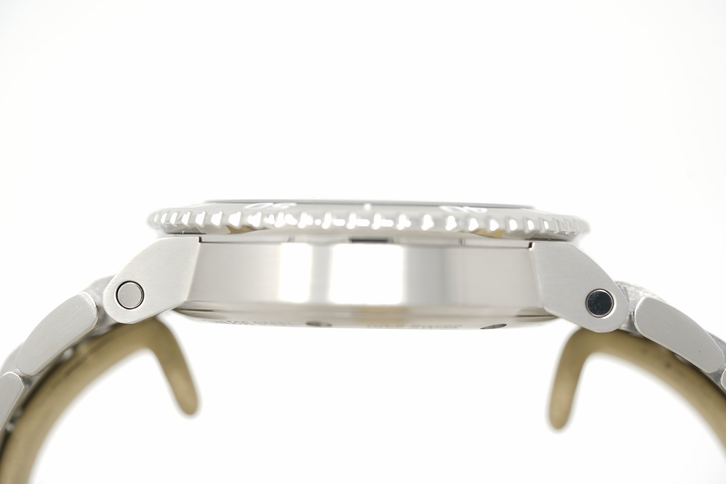 Pre-Owned Oris Aquis Date 01 733 7730 4157-07 8 24 05PEB