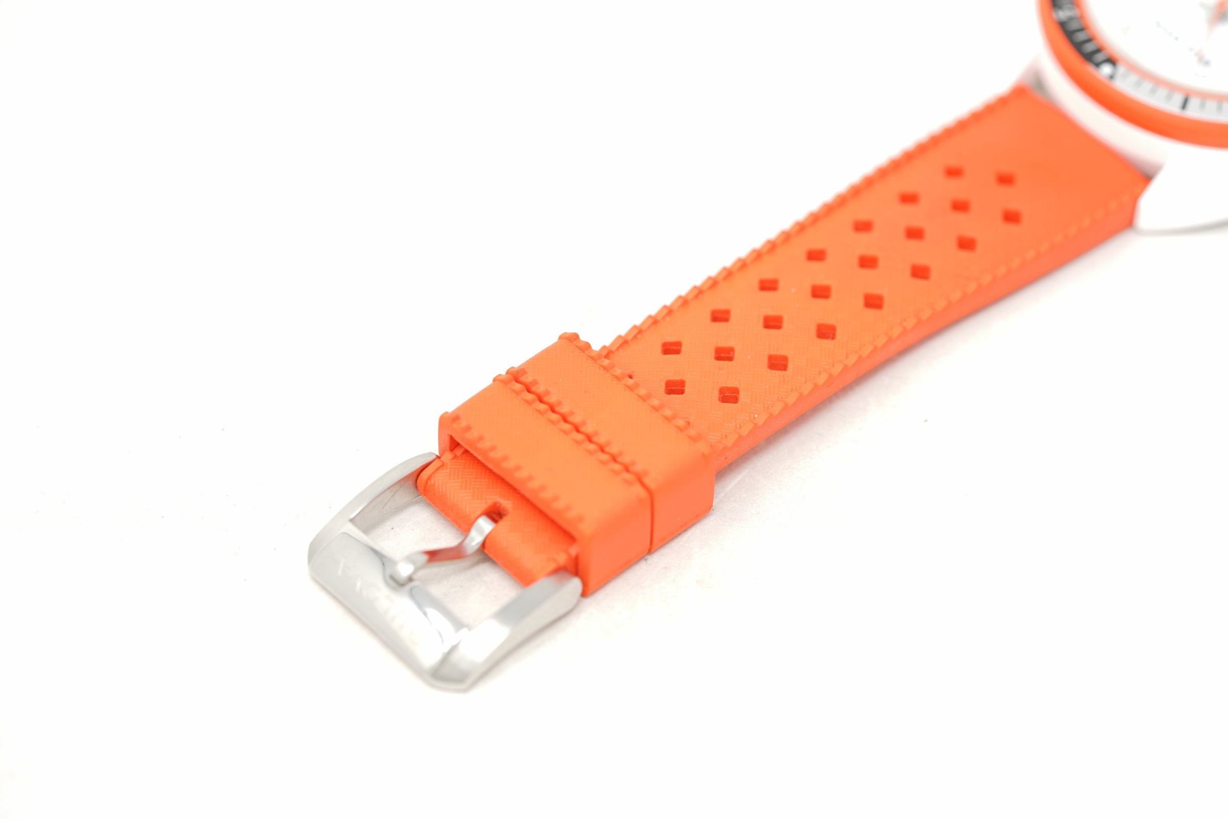 Pre-Owned Bulova Snorkel Clownfish 98B448