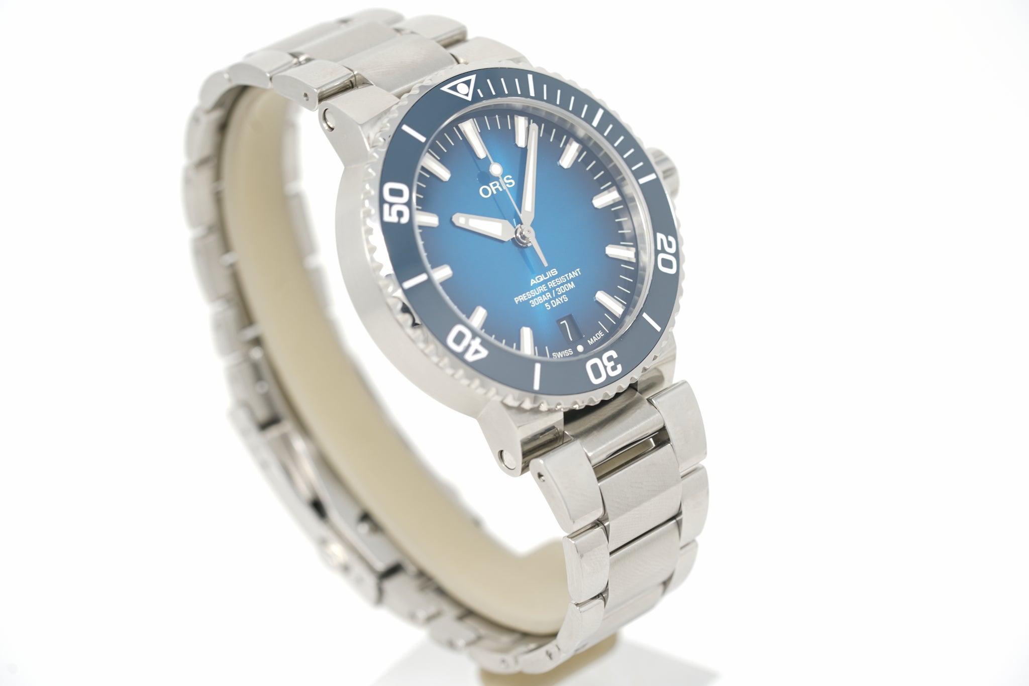 Pre Owned Oris Aquis Date Calibre 400 01 400 7763 4135 07 4 24