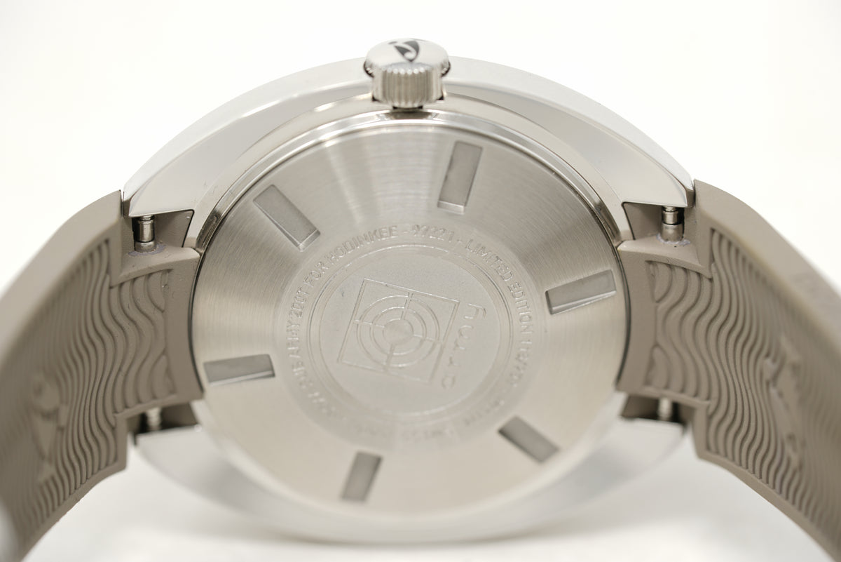Pre-Owned Doxa x Hodinkee SUB Army 200T Limited 804.10.031.29-SE17