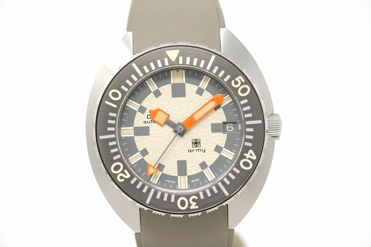 Pre-Owned Doxa x Hodinkee SUB Army 200T Limited 804.10.031.29-SE17