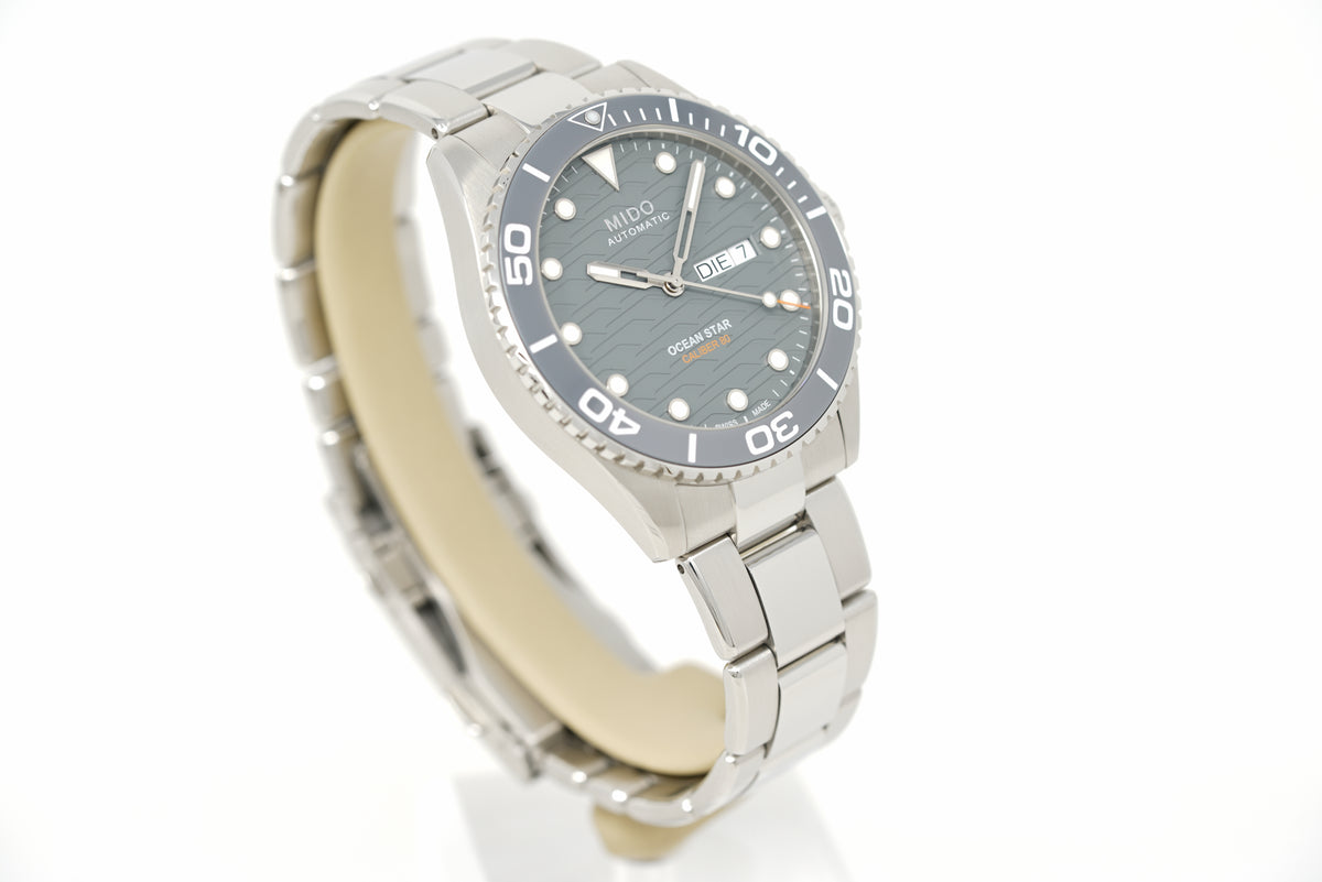 Pre-Owned Mido Ocean Star 200C M042.430.11.081.00