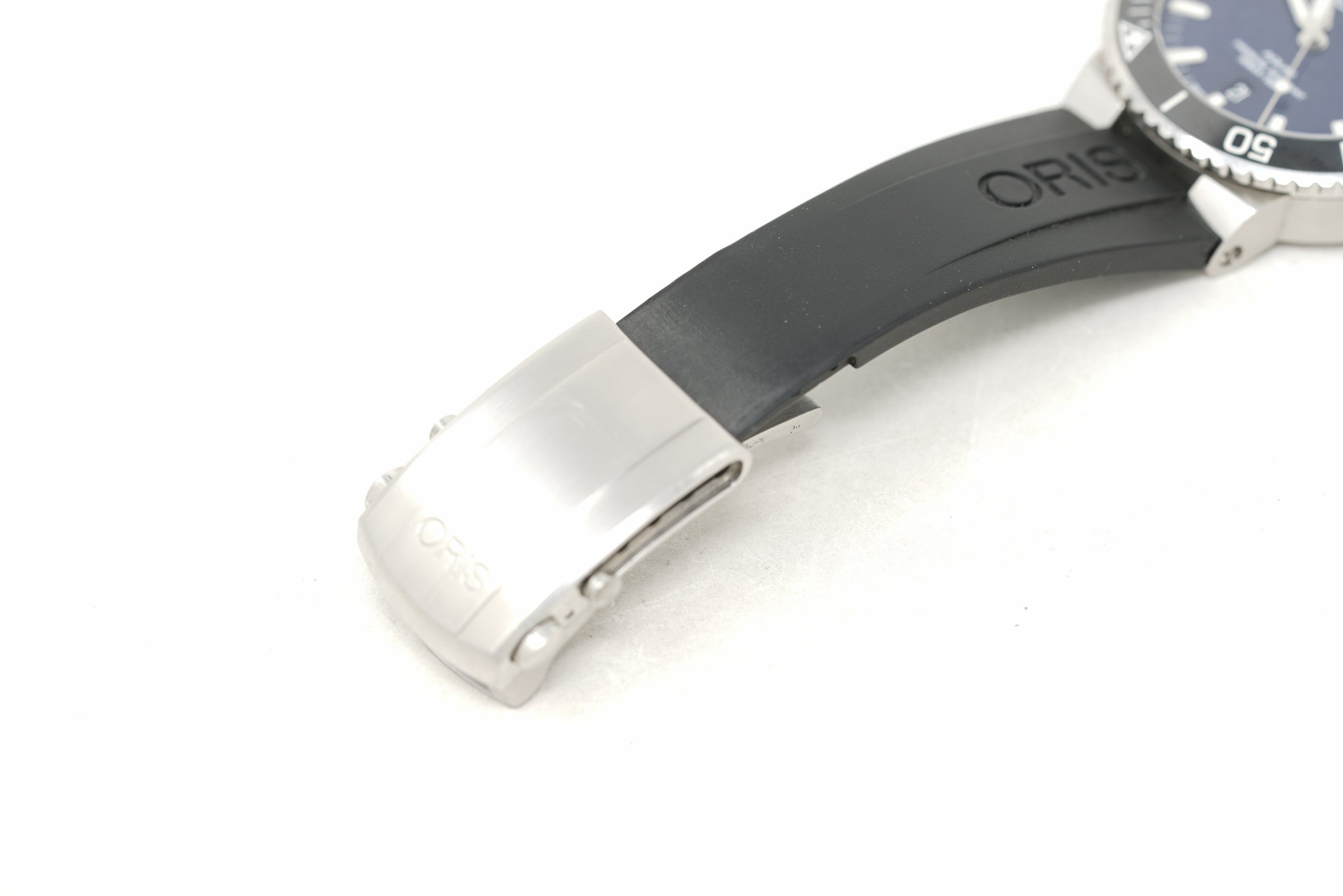 Pre-Owned Oris Aquis Date 01 733 7730 4135-07 4 24 64EB