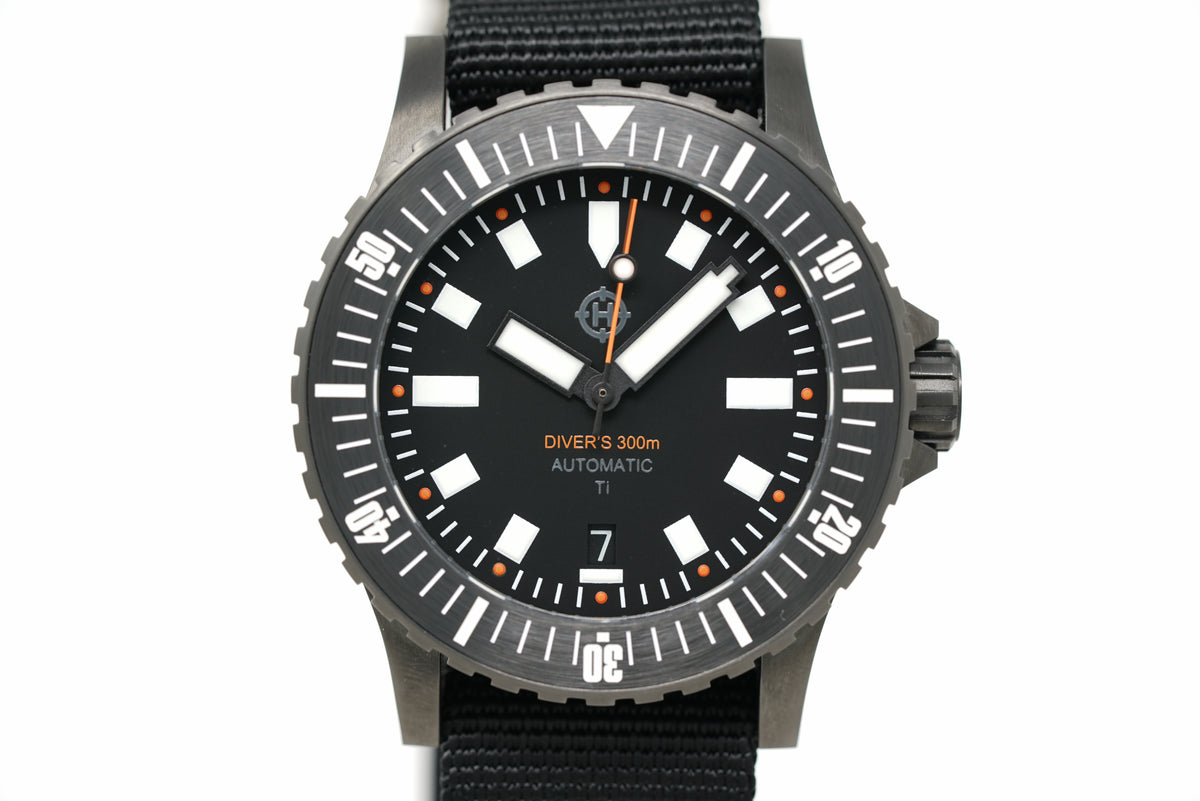 Pre-Owned Helm Vanuatu Titanium Black PVD 04AR2