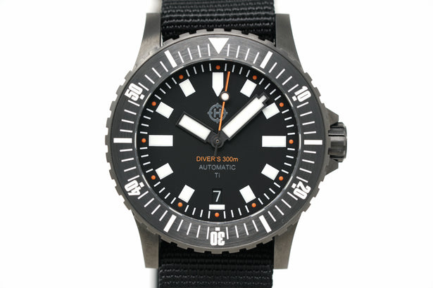 Pre-Owned Helm Vanuatu Titanium Black PVD 04AR2