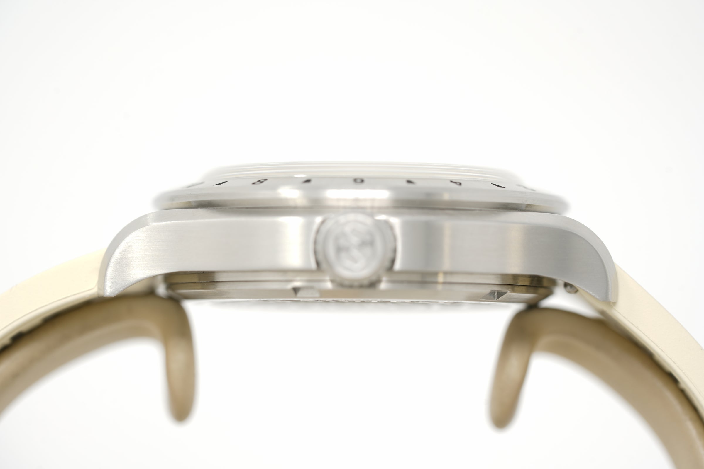 Pre-Owned Nezumi Aviera GMT AA3.302