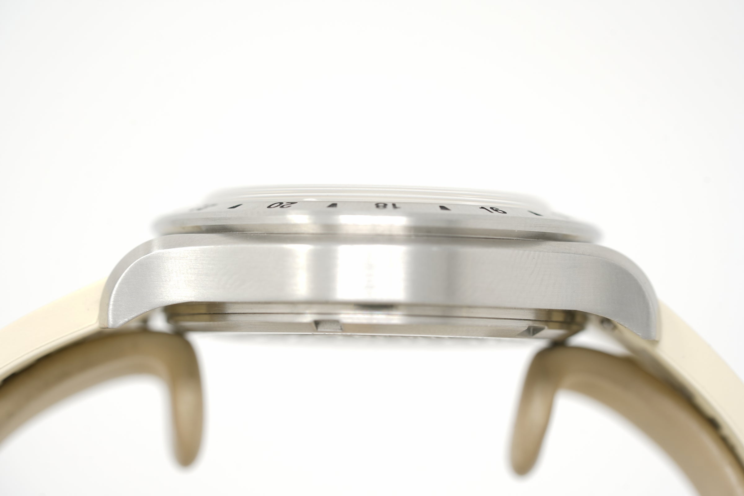 Pre-Owned Nezumi Aviera GMT AA3.302