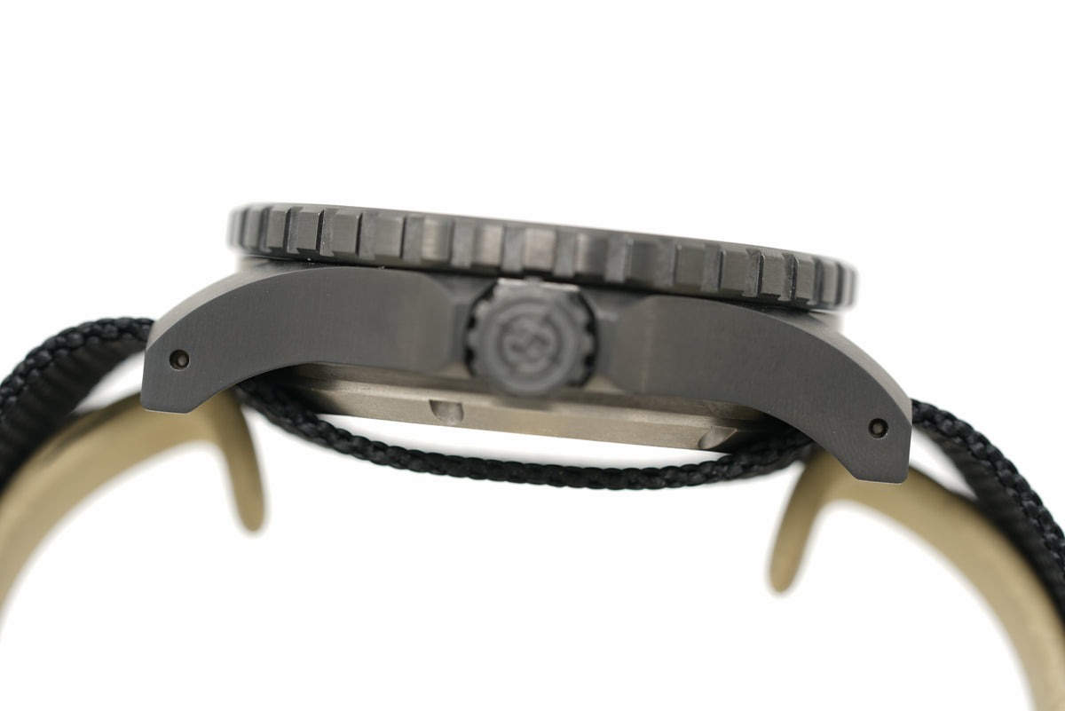 Pre-Owned Helm Vanuatu Titanium Black PVD 04AR2