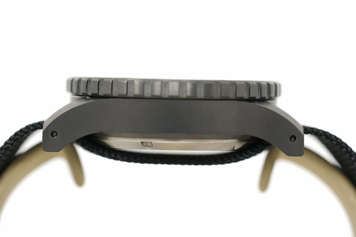 Pre-Owned Helm Vanuatu Titanium Black PVD 04AR2