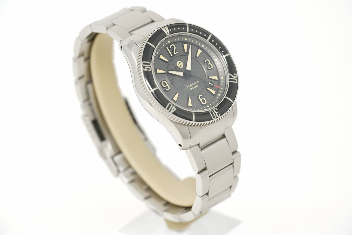 Pre-Owned Helm Miyako Grey Dial w/ Date 05AR1