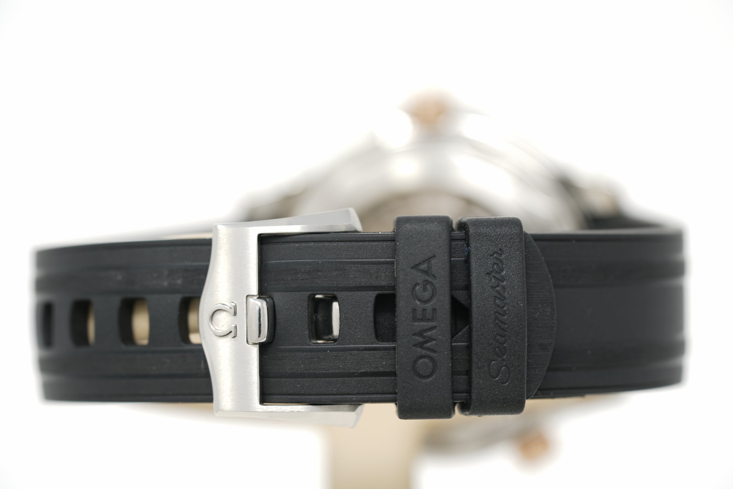 Pre-Owned Omega Seamaster Diver 300M Steel - Sedna™ Gold 210.22.42.20.01.002