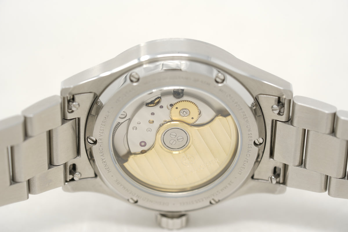 Pre-Owned Henry Archer Vesterhav 38 - Frost Petal