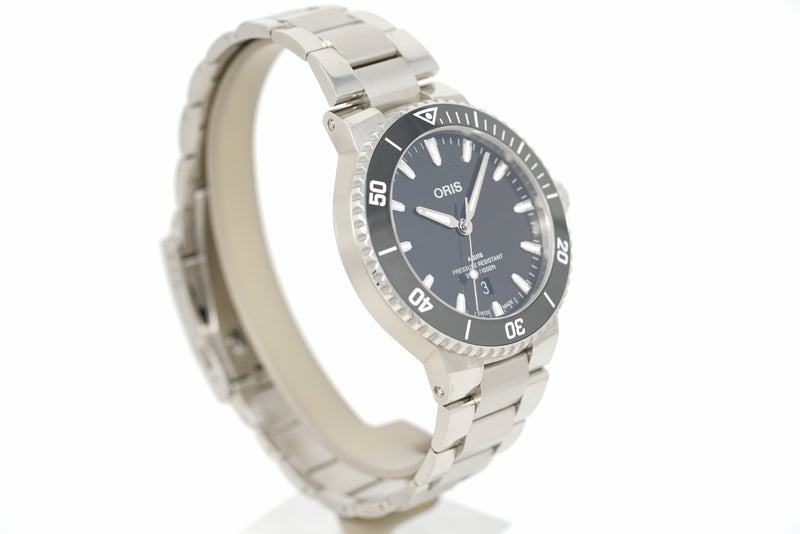 Pre-Owned Oris Aquis Date 01 733 7789 4154-07 8 23 04PEB