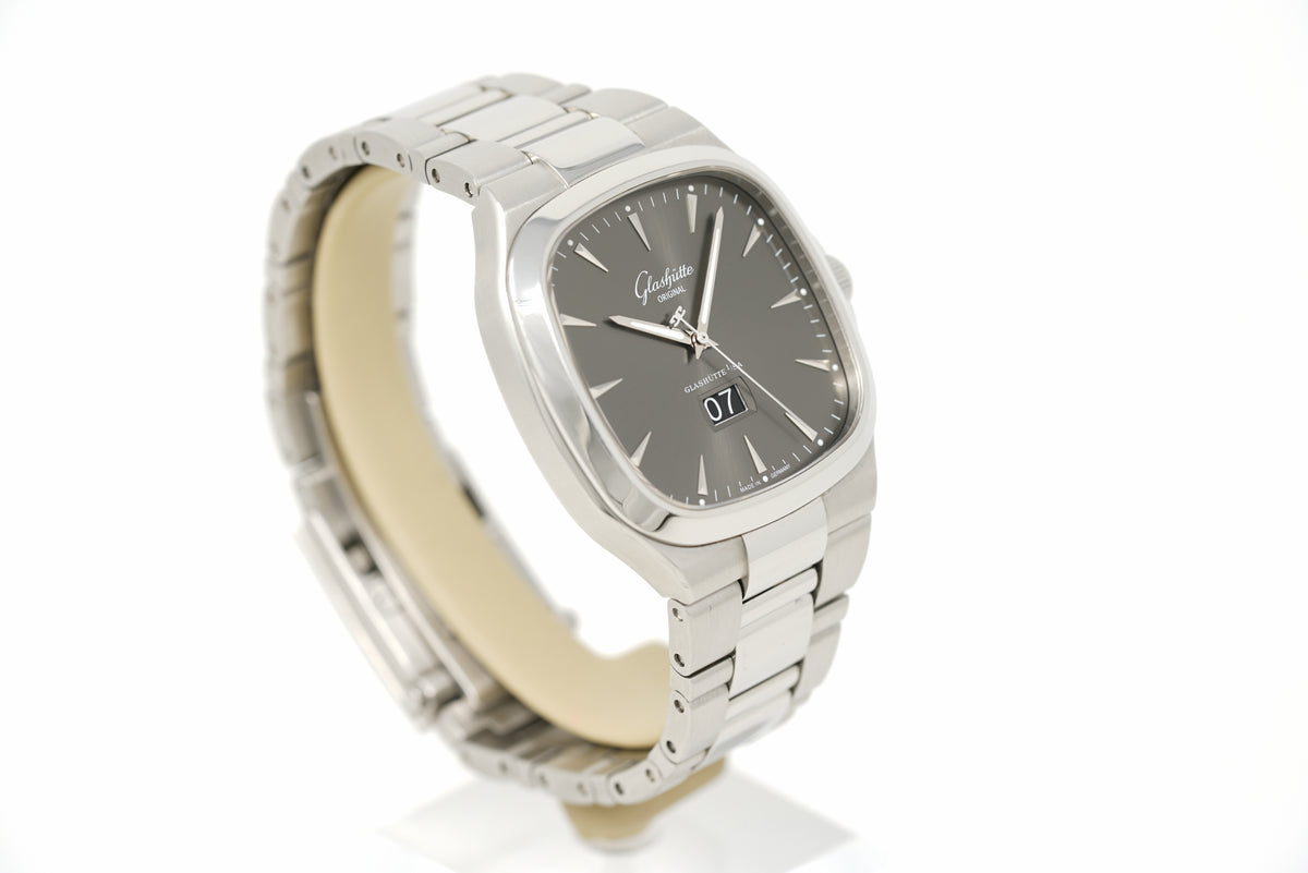 Pre-Owned Glashütte Original Senator Seventies Panorama Date 2-39-47-12-12-14