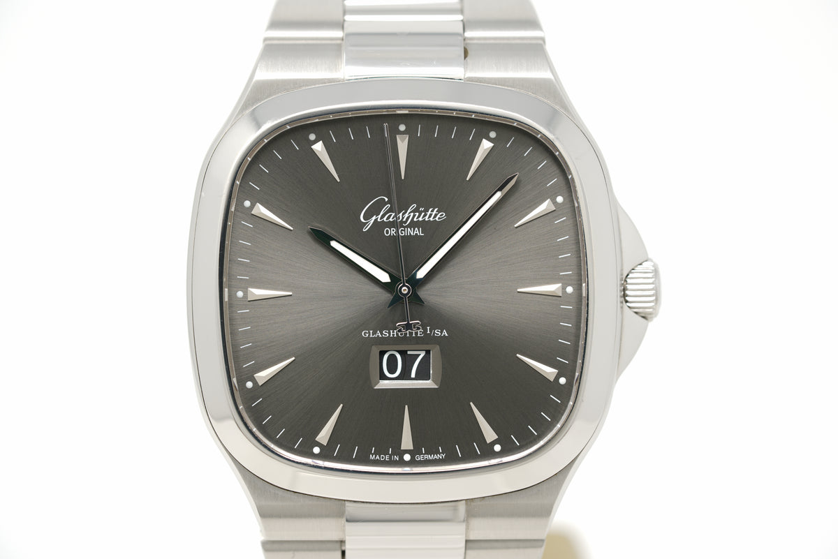 Pre-Owned Glashütte Original Senator Seventies Panorama Date 2-39-47-12-12-14