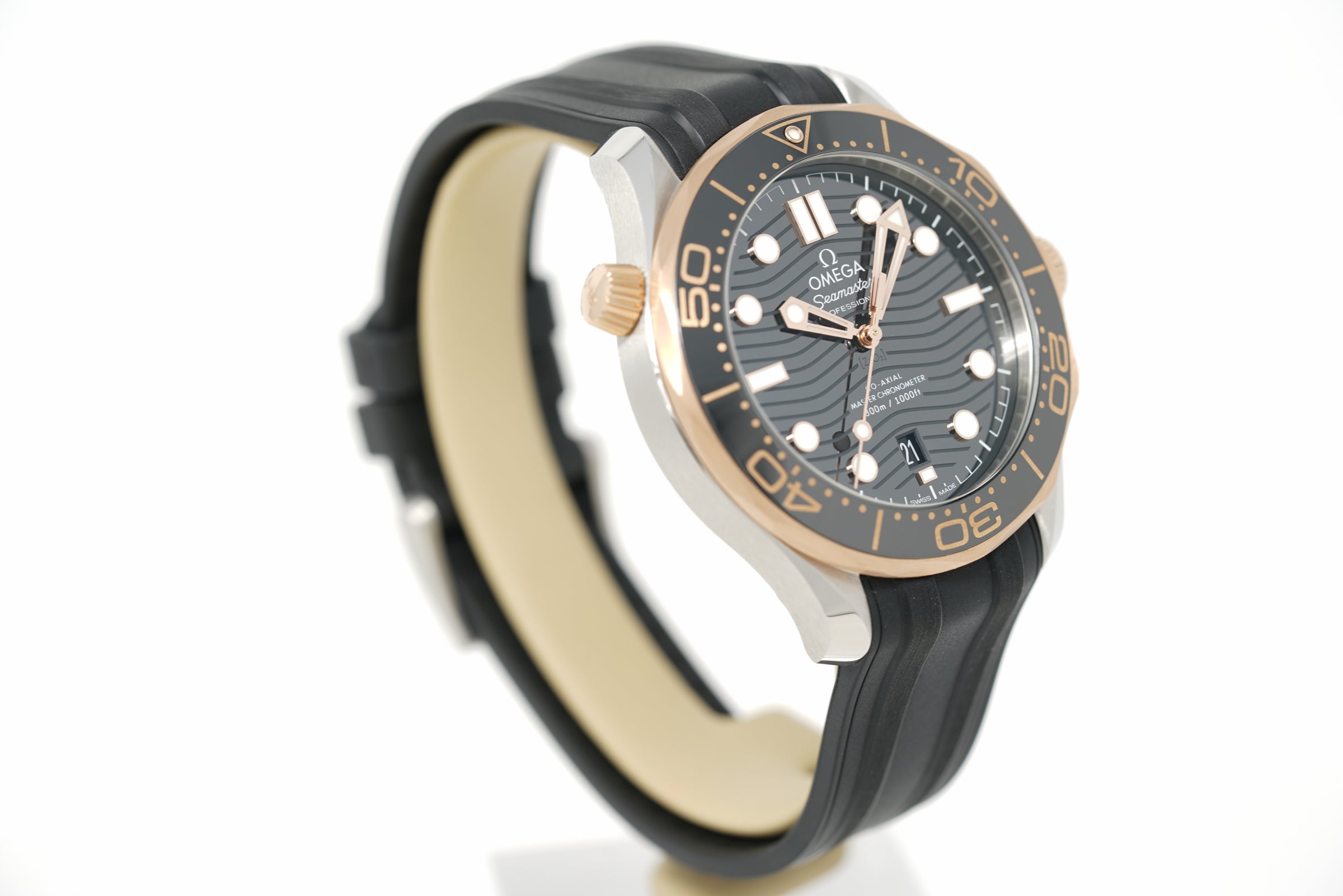 Pre-Owned Omega Seamaster Diver 300M Steel - Sedna™ Gold 210.22.42.20.01.002