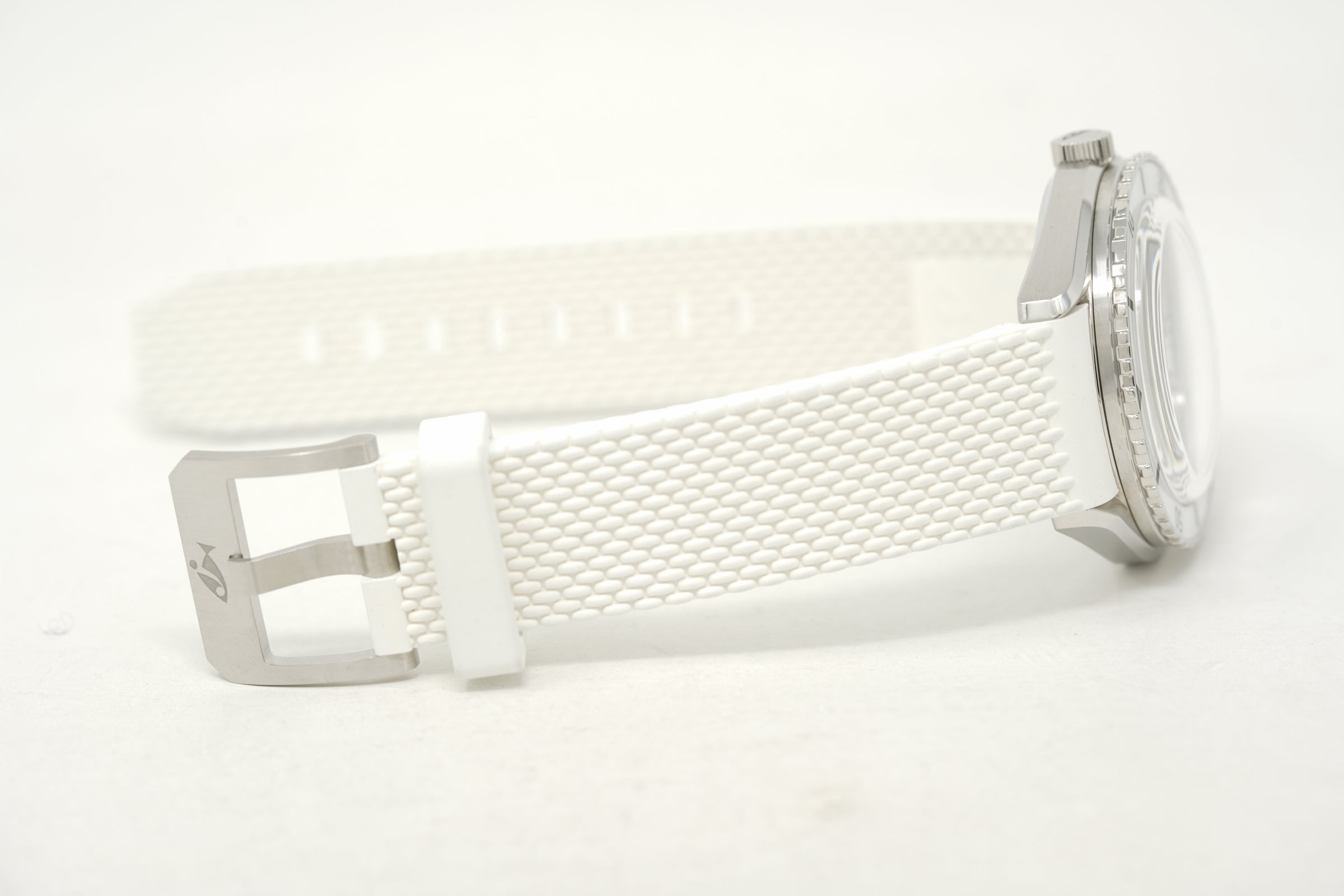 Pre-Owned Doxa SUB 200 Whitepearl 799.10.011.23