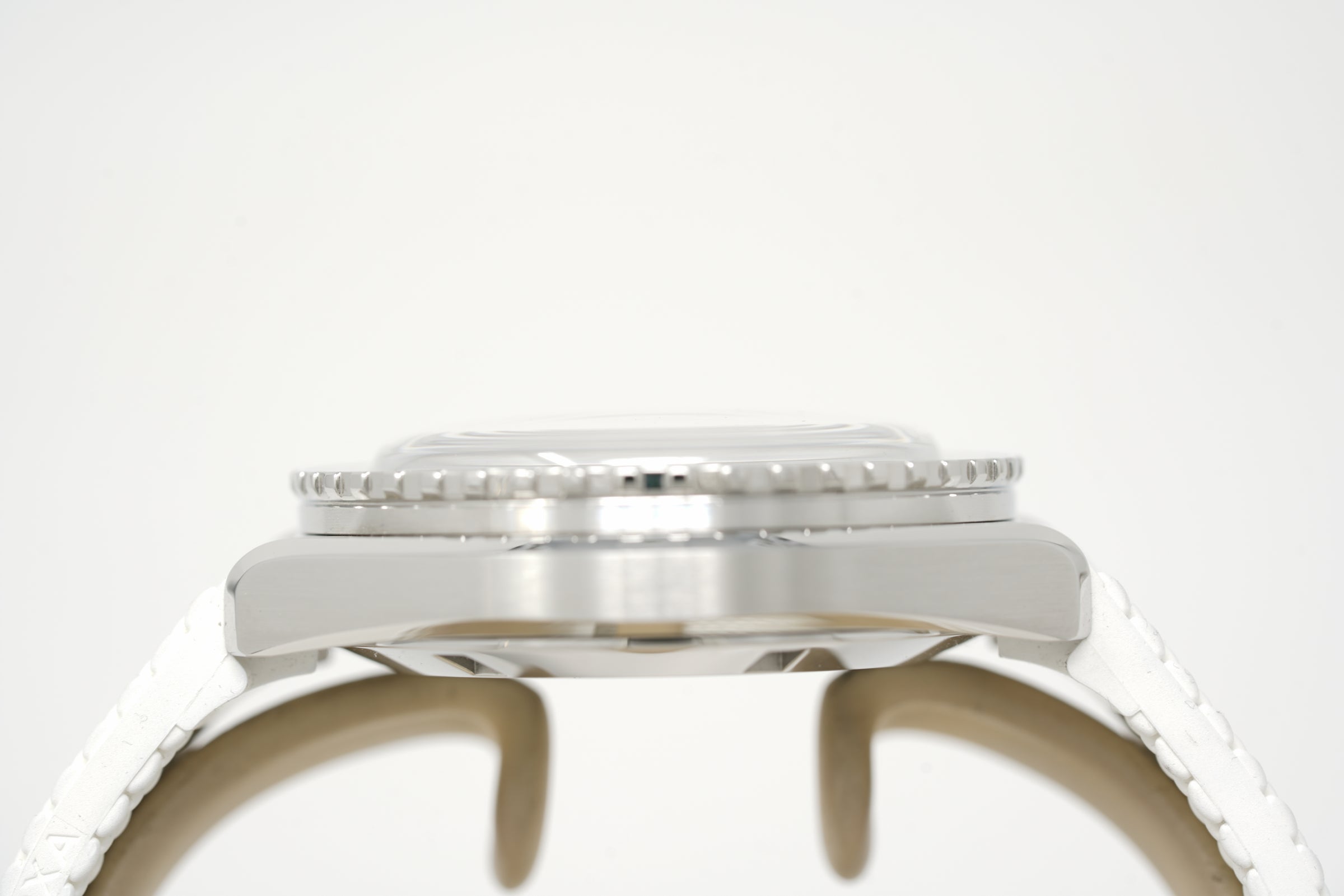 Pre-Owned Doxa SUB 200 Whitepearl 799.10.011.23