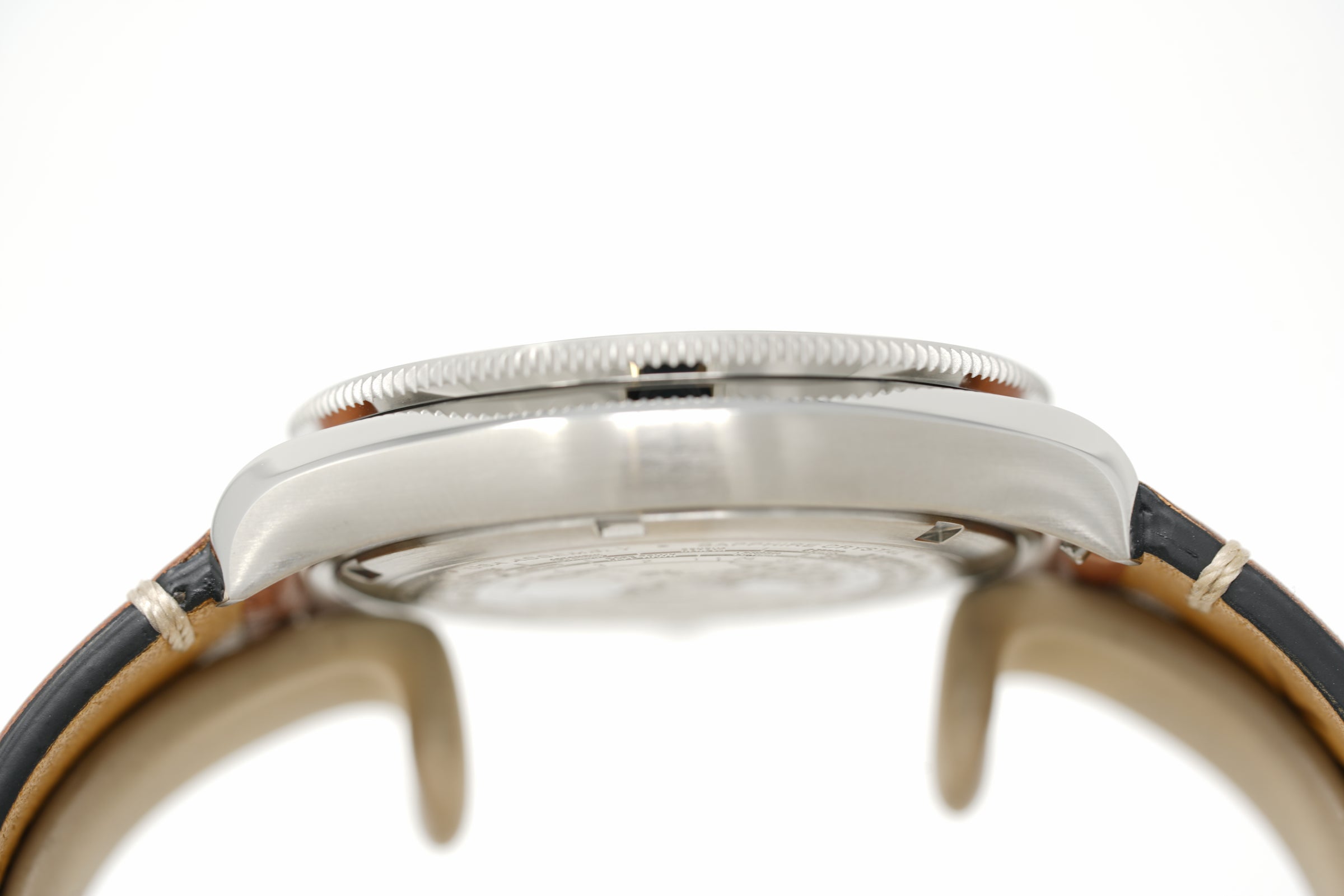 Pre-Owned Vaer G2 Meridian Gilt GMT - 39mm USA