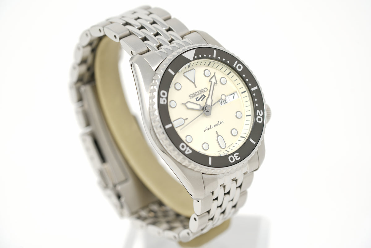 Pre-Owned Seiko 5 Sports SKX series SRPK31
