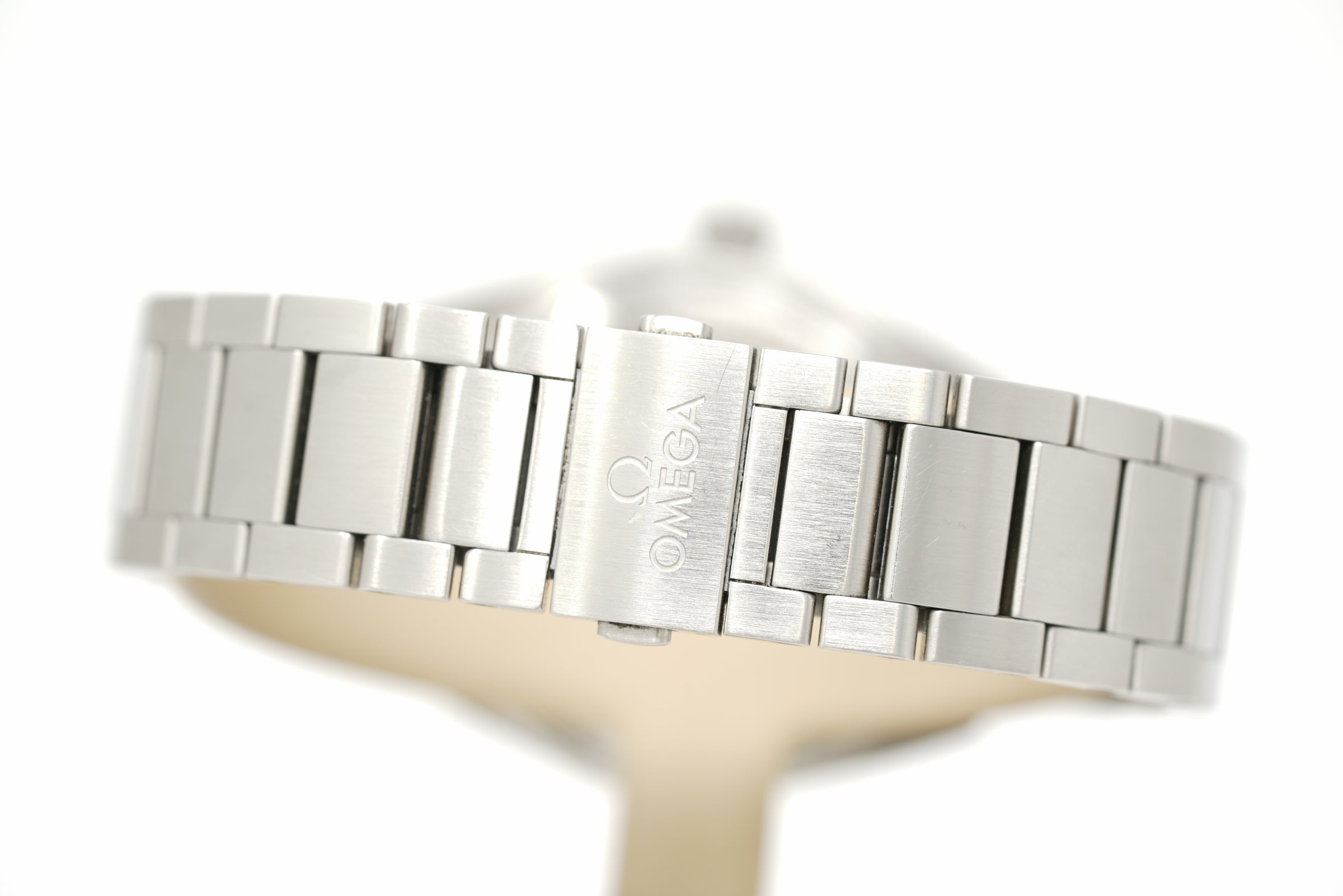 Pre-Owned Omega Seamaster Railmaster 220.10.40.20.06.001