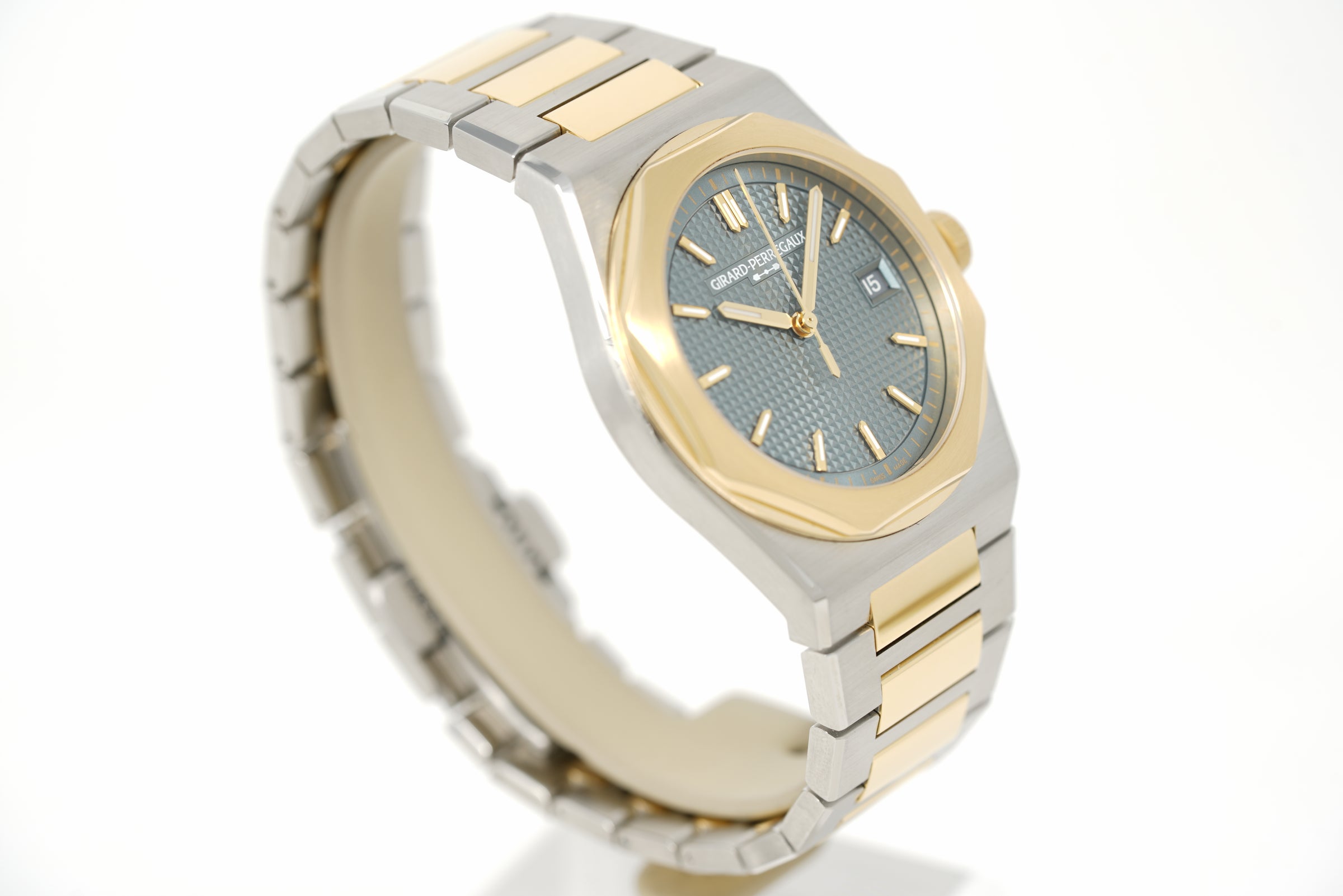 Pre-Owned Girard Perregaux Laureato Fifty 81008-63-3412-1CM