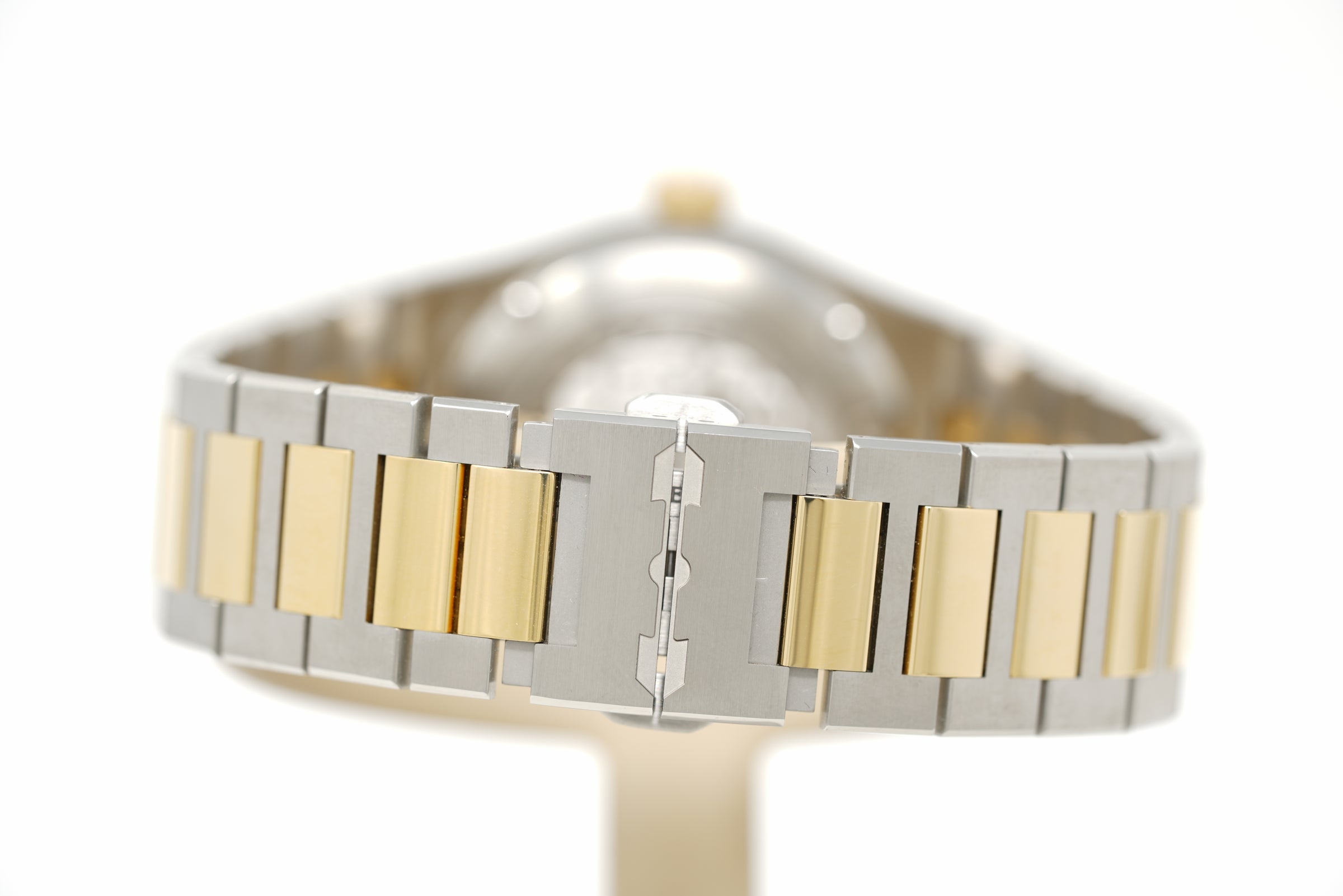 Pre-Owned Girard Perregaux Laureato Fifty 81008-63-3412-1CM