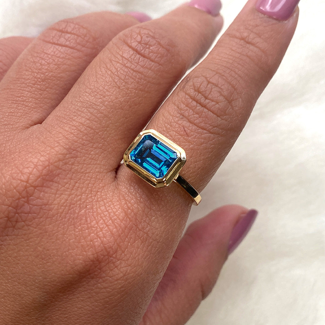 Goshwara Manhattan London Blue Topaz Emerald Cut Bezel Set Ring JR0300 –  Topper Fine Jewelers