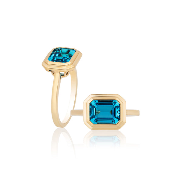 Goshwara Manhattan London Blue Topaz Emerald Cut Bezel Set Ring JR0300-LBT-Y